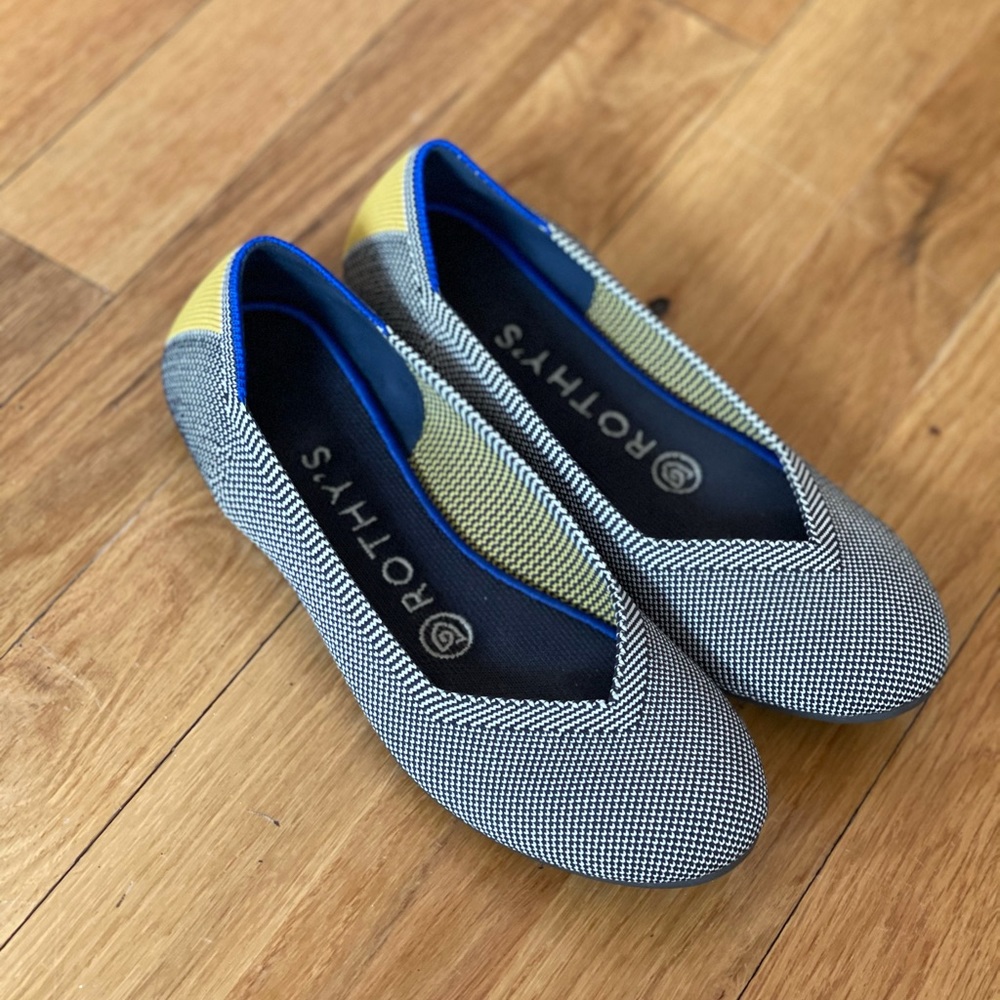 Rothys flat round-toe size 6